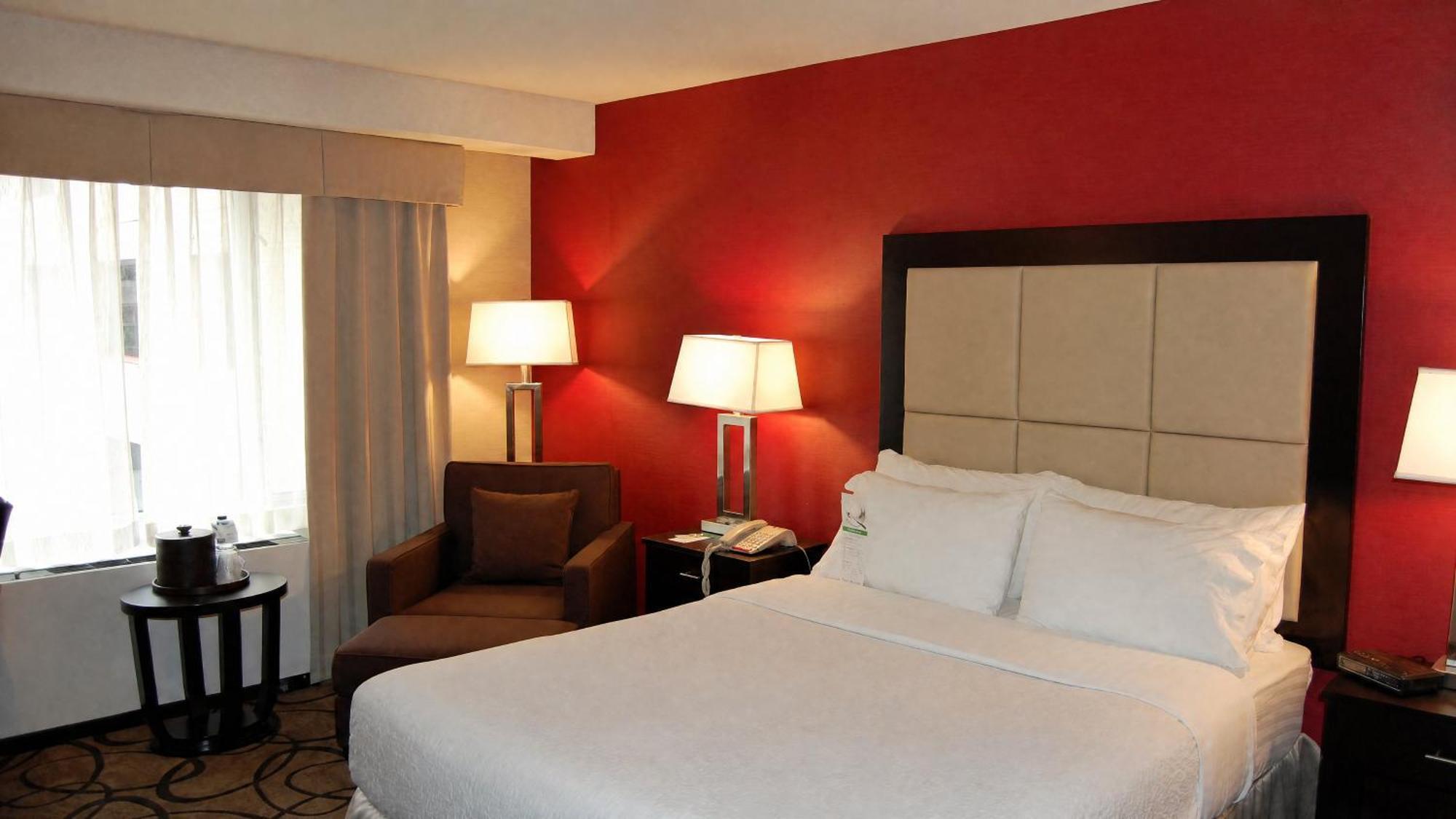 Standard Queen Room