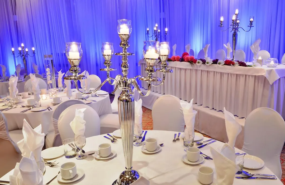 Holiday Inn Montreal Centre Ville Downtown By Ihg-1